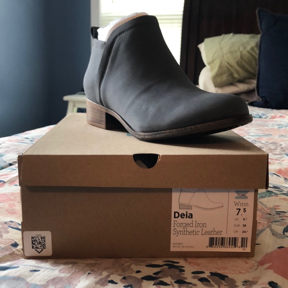 Toms booties